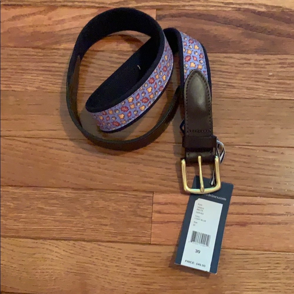 NWT Men’s size 30 Vineyard Vines belt